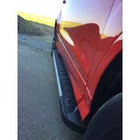 Боковые пороги RedLine V1 (2 шт., алюминий) С черной листвой на дверях для Ford Kuga/Escape 2013-2019