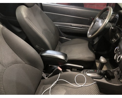 Підлокітник (підстаканник) для Hyundai Accent 2006-2010 - 65528-11