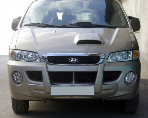 Центральна губа (під фарбування) для Hyundai H200, H1, Starex 1998-2007 - 50545-11