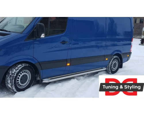 Боковые пороги Premium (2 шт., нерж.) d60, средняя база для Mercedes Sprinter 2006-2018 - 49568-11