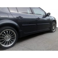 Бічні пороги (під фарбування) для Renault Megane II 2004-2009