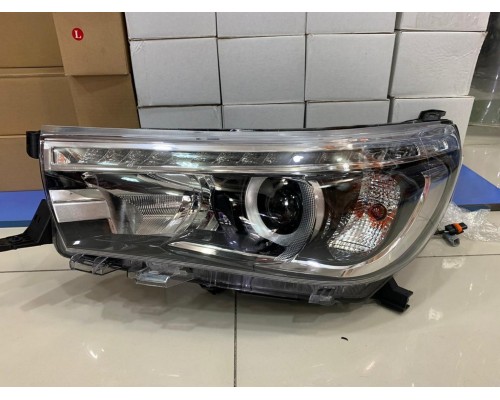 Передня оптика ОЕМ (2 шт) для Toyota Hilux 2015+