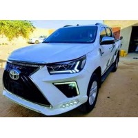 Передній бампер Lexus-design V2 для Toyota Hilux 2015+