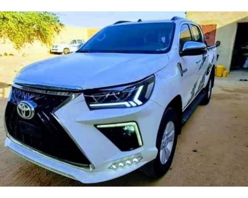 Передній бампер Lexus-design V2 для Toyota Hilux 2015+