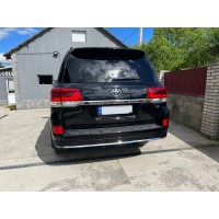 Задняя накладка 2016-2025 (Executive 2019) Черный цвет для Toyota Land Cruiser 200