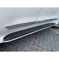Toyota LC 200 Бічні підніжки (дизайн 2012-2016) Чорний колір