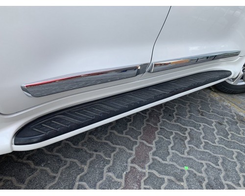 Toyota LC 200 Бічні підніжки (дизайн 2012-2016) Чорний колір - 60899-11