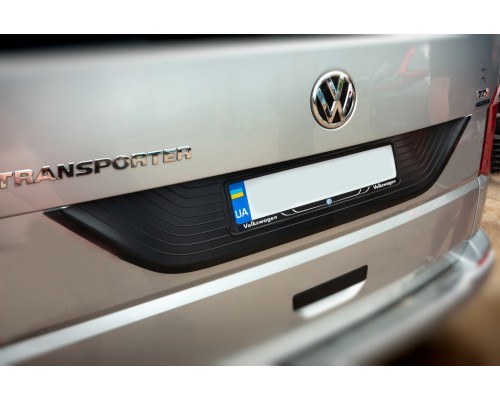 Пластиковая накладка на крышку багажника Красная для Volkswagen T6 2015+, 2019+ - 76860-11