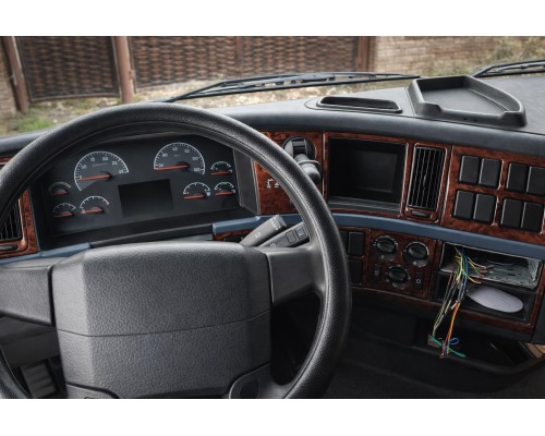 Накладки на панель 2002-2008 (под дерево) для Volvo FH